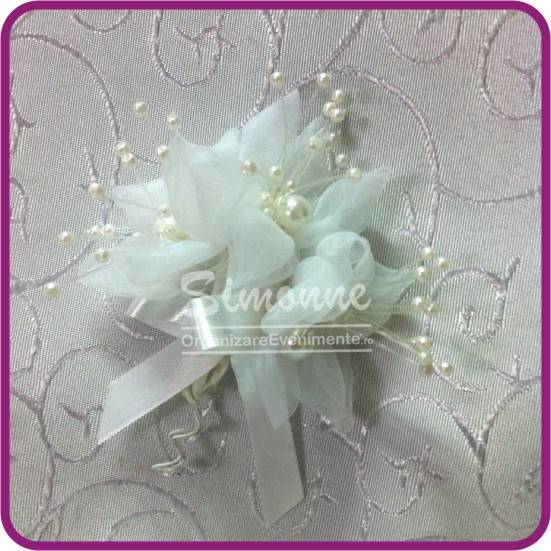 Cocarda nunta floare alba cu perle